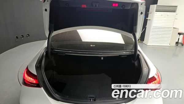 Mercedes-Benz E-Class 2021, фото 26