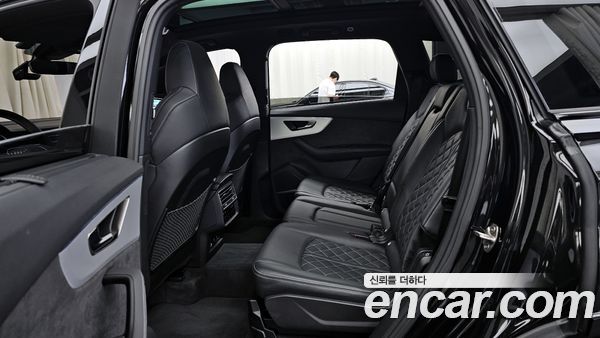 Audi Q7 2025, фото 16