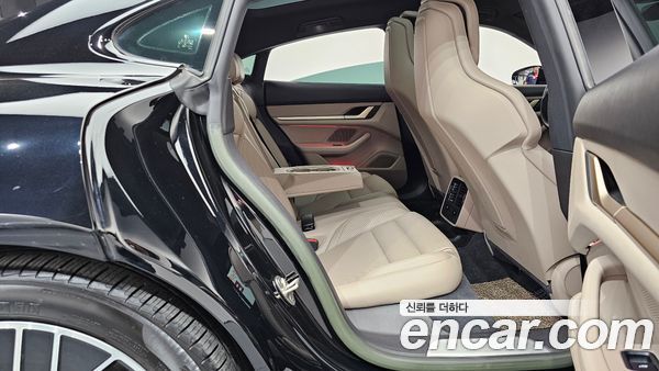 Porsche Taycan 2022, фото 17