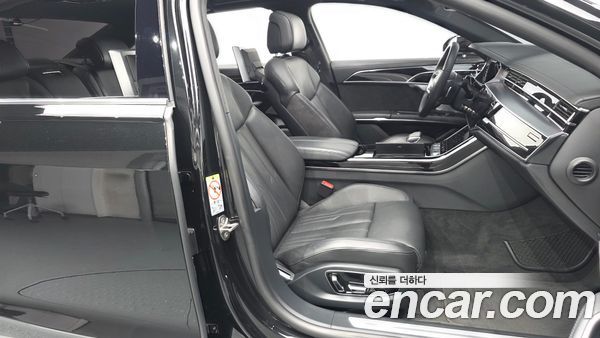 Audi A8 2021, фото 17