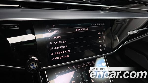 Audi A8 2021, фото 22