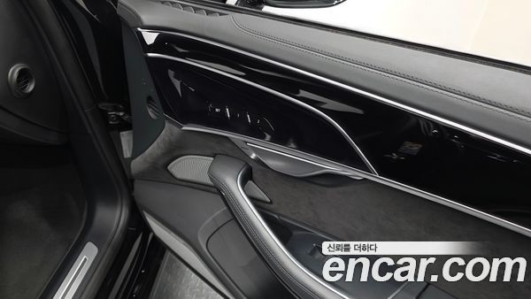 Audi A8 2021, фото 14