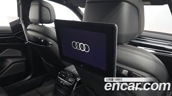 Audi A8 2021, фото 29