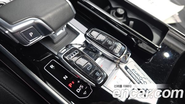 Audi A8 2021, фото 36