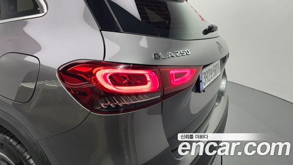 Mercedes-Benz GLA 2023, фото 9