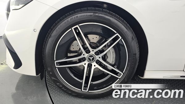 Mercedes-Benz E-Class 2025, фото 5