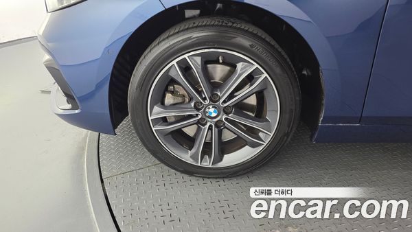 BMW 1 Series 2023, фото 5