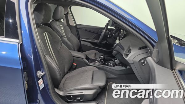 BMW 1 Series 2023, фото 16