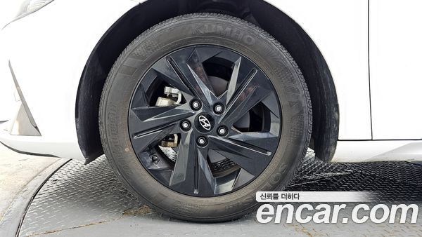 Hyundai Elantra 2023, фото 5