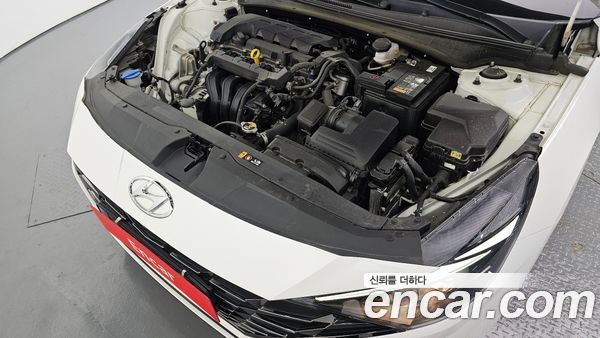 Hyundai Elantra 2023, фото 6