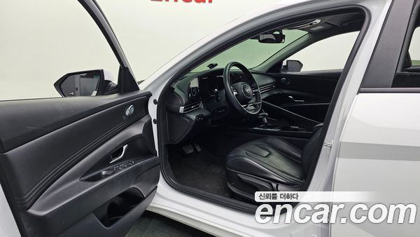 Hyundai Elantra 2023, фото 10