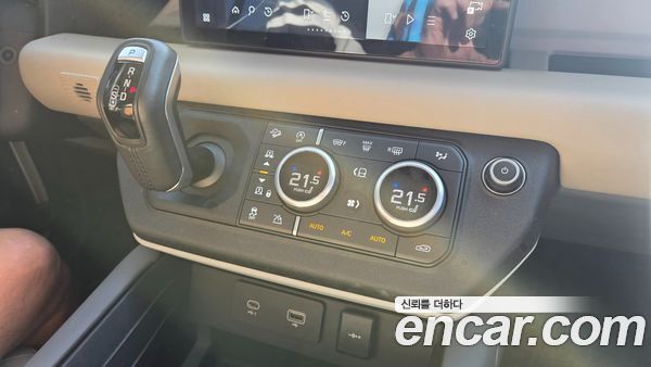 Land Rover Defender 2022, фото 9