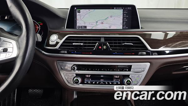 BMW 7 Series 2021, фото 14