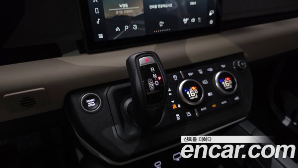 Land Rover Defender 2022, фото 11