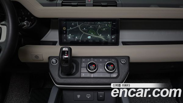 Land Rover Defender 2022, фото 19