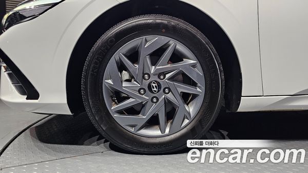 Hyundai Elantra 2025, фото 5
