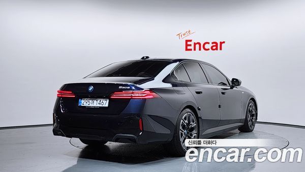 BMW 5 Series 2025, фото 2
