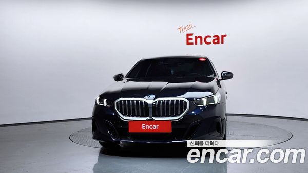 BMW 5 Series 2025, фото 3