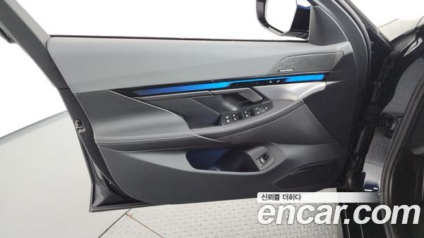 BMW 5 Series 2025, фото 14