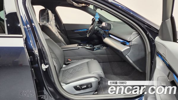 BMW 5 Series 2025, фото 16