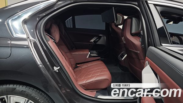 BMW 7 Series 2023, фото 17