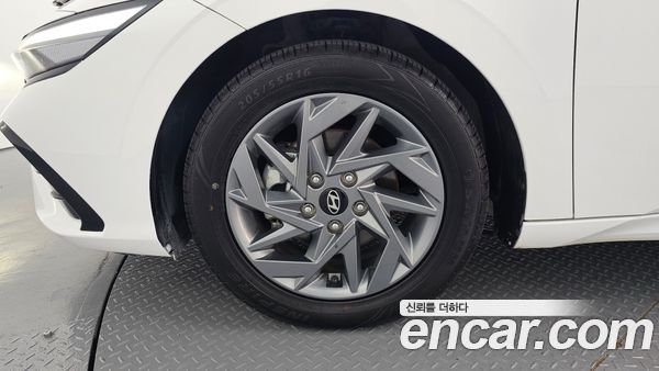 Hyundai Elantra 2024, фото 5