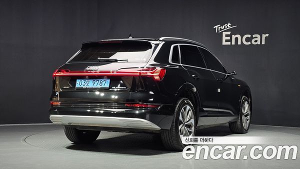 Audi e-tron 2022, фото 2