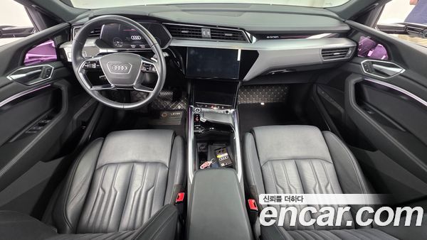 Audi e-tron 2022, фото 10
