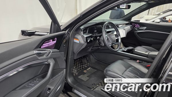 Audi e-tron 2022, фото 13