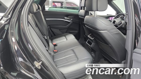 Audi e-tron 2022, фото 17