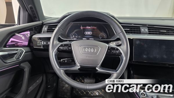 Audi e-tron 2022, фото 18