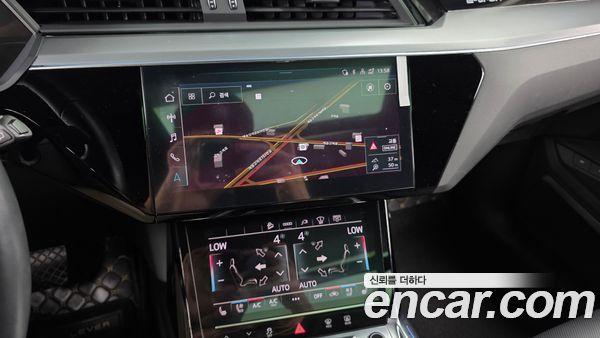 Audi e-tron 2022, фото 19