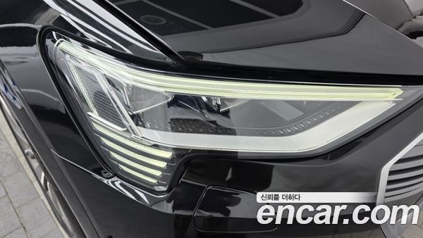 Audi e-tron 2022, фото 8