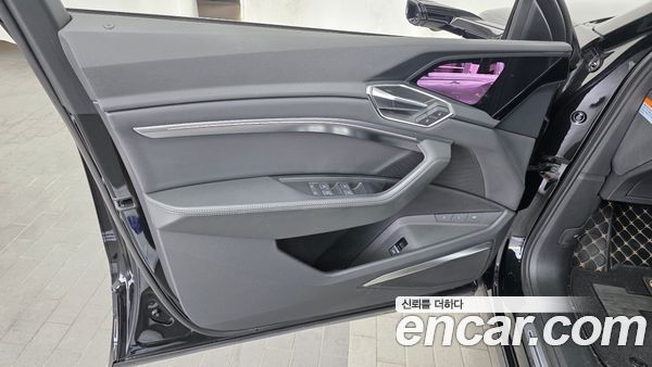 Audi e-tron 2022, фото 14