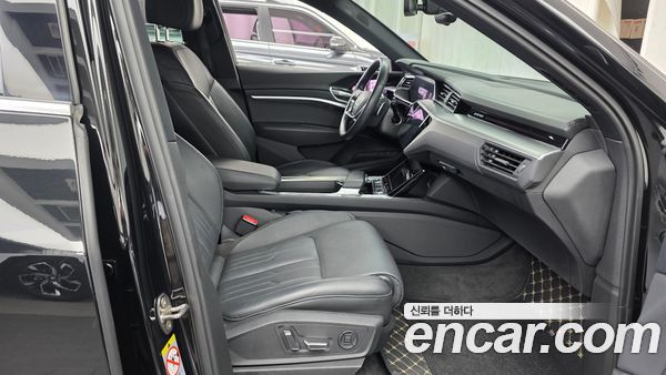 Audi e-tron 2022, фото 16
