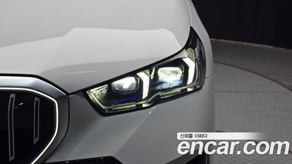 BMW 5 Series 2025, фото 8