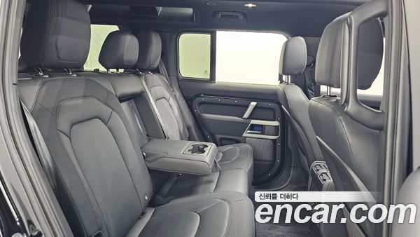 Land Rover Defender 2023, фото 17