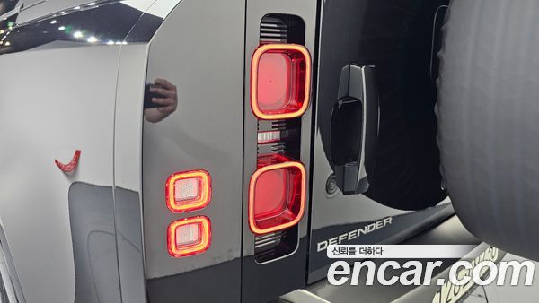 Land Rover Defender 2023, фото 8