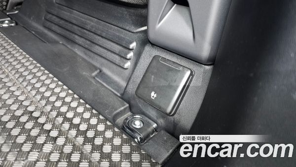 Land Rover Defender 2023, фото 35