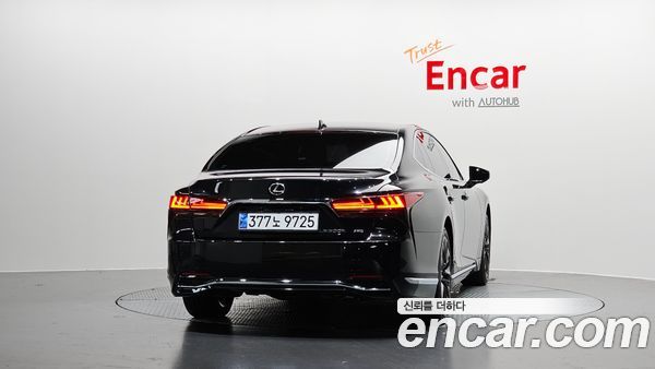 Lexus LS 2023, фото 3