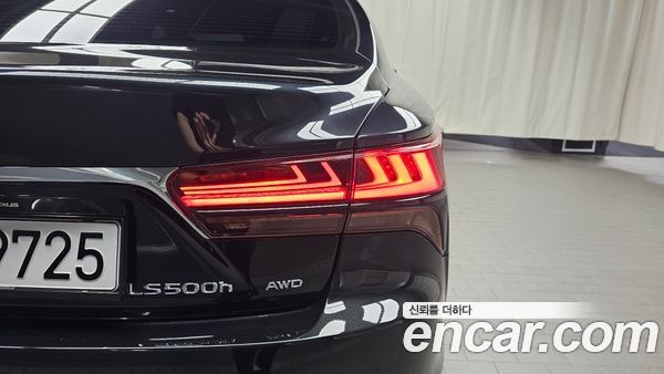 Lexus LS 2023, фото 8