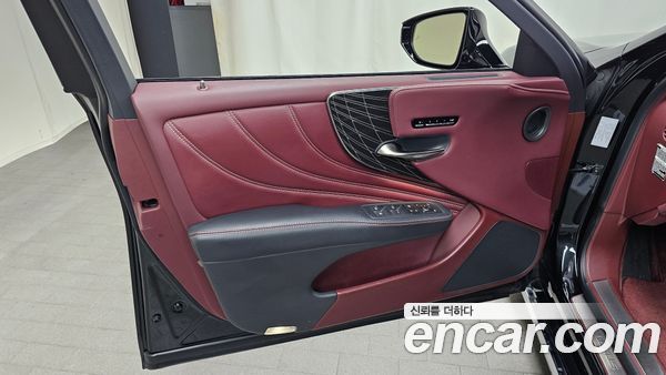Lexus LS 2023, фото 13