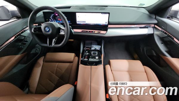 BMW 5 Series 2025, фото 7