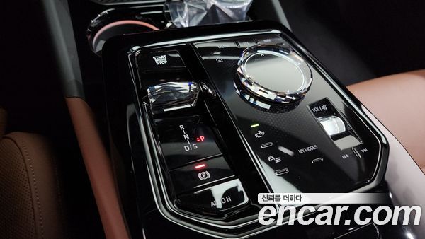 BMW 5 Series 2025, фото 9