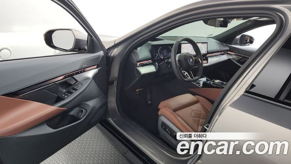 BMW 5 Series 2025, фото 10