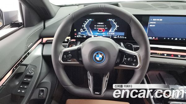 BMW 5 Series 2025, фото 14