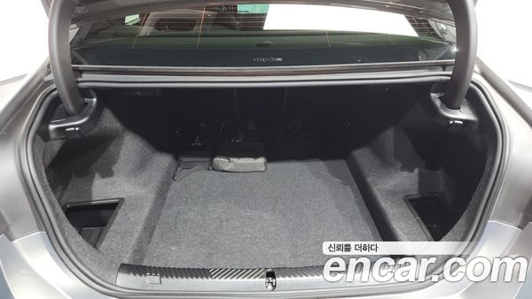 BMW 5 Series 2025, фото 18