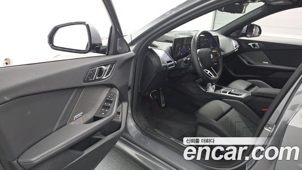 BMW 1 Series 2025, фото 10
