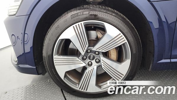 Audi e-tron 2022, фото 5