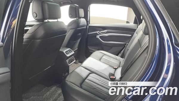 Audi e-tron 2022, фото 20